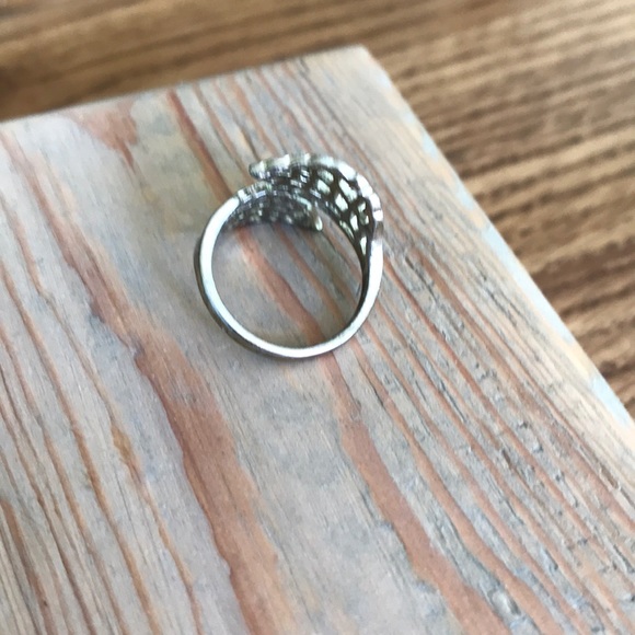 3/$15 Gold metal leaf ring - Picture 3 of 3